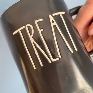 Rae Dunn RARE trick or treat mug OG